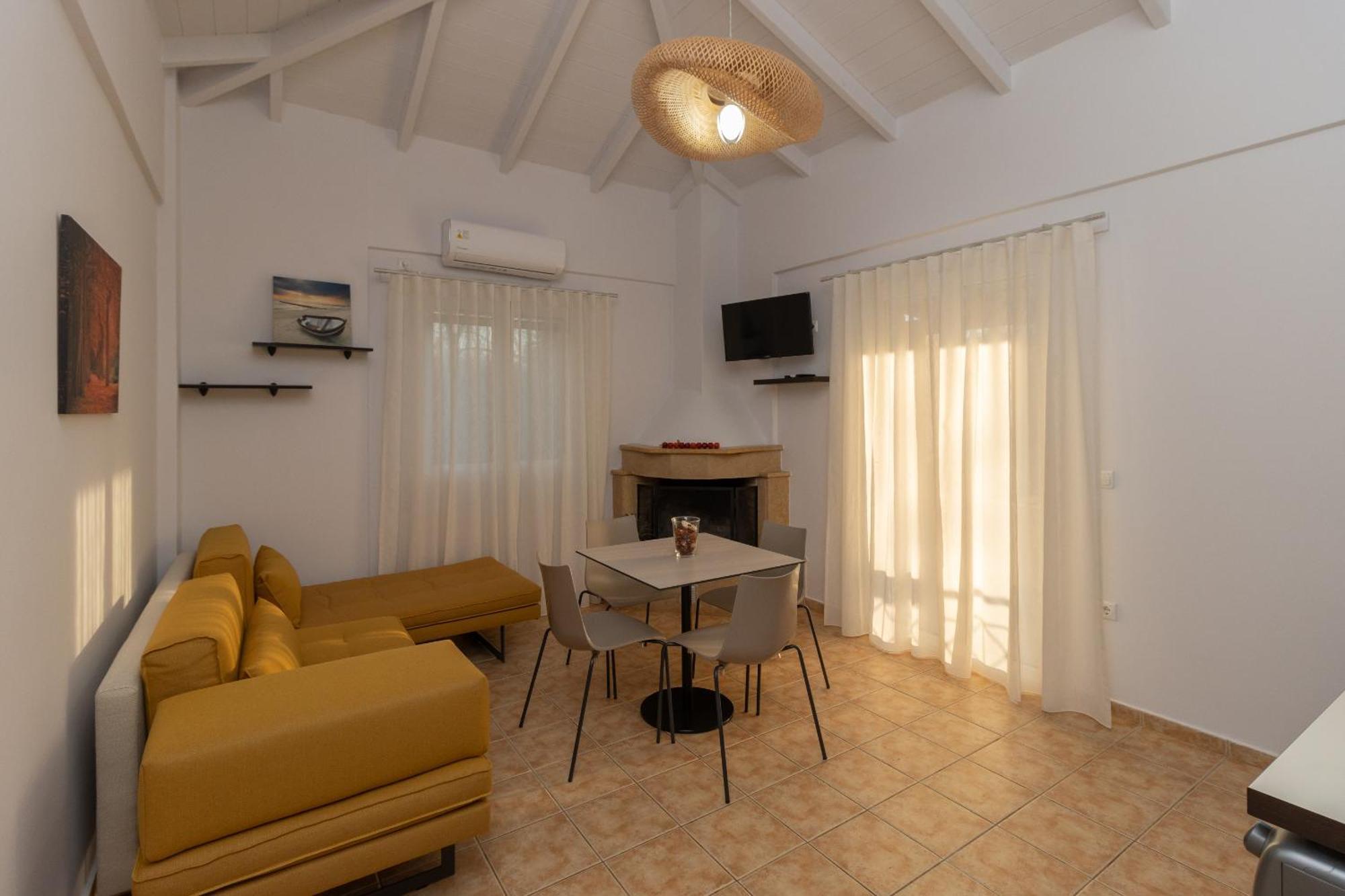 Lagouvardos Apartments Marathopoli Bagian luar foto