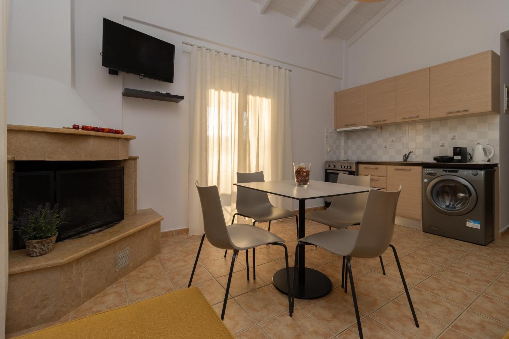 Lagouvardos Apartments Marathopoli Bagian luar foto